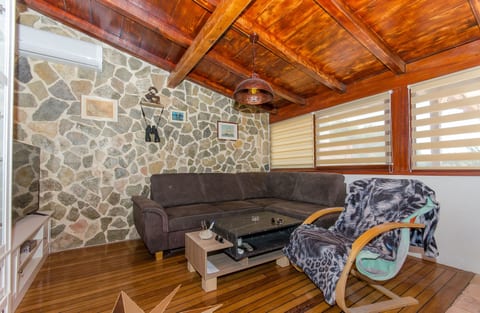 House Frane - Unit 211289-16