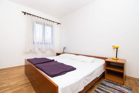 Apartments Goran near the beach - Unit 211318-16