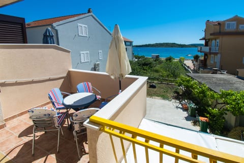 Apartments Goran near the beach - Unit 211318-16