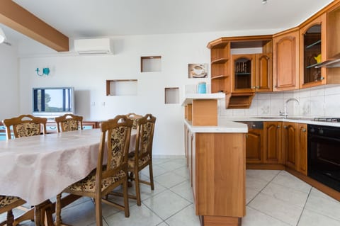 Apartments Slavica R - Unit 211417-16