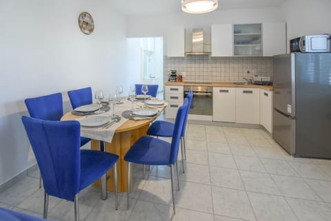 Apartment S and E - Unit 211533-16