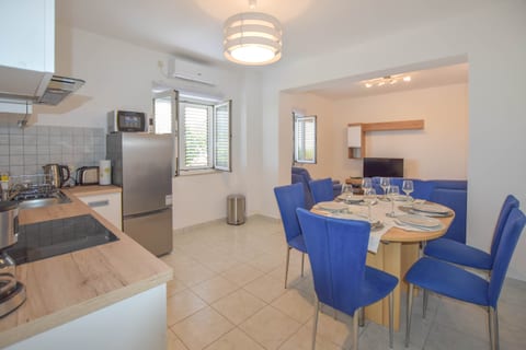 Apartment S and E - Unit 211533-16