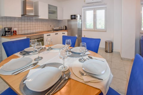Apartment S and E - Unit 211533-16