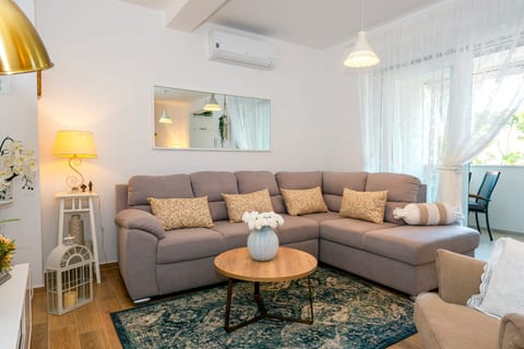 Apartment Mia - Unit 209746-5