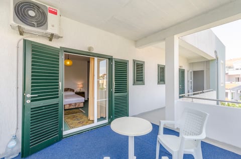 Apartment Lily - Unit 211608-16