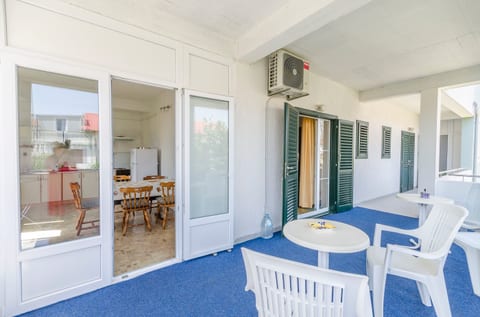 Apartment Lily - Unit 211608-16