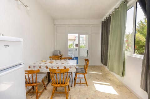 Apartment Lily - Unit 211608-16