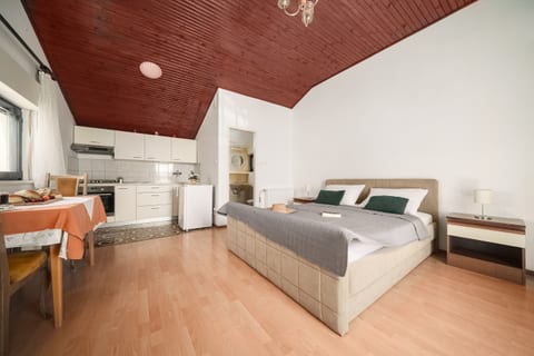 Apartment and Rooms Mrkovic Top Lokacija i Parking - Unit 211614-16