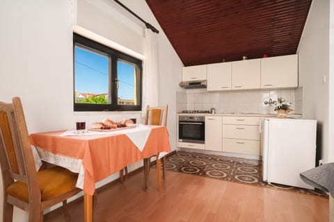 Apartment and Rooms Mrkovic Top Lokacija i Parking - Unit 211614-16