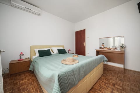 Apartment and Rooms Mrkovic Top Lokacija i Parking - Unit 211615-16
