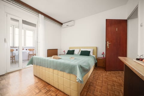 Apartment and Rooms Mrkovic Top Lokacija i Parking - Unit 211615-16