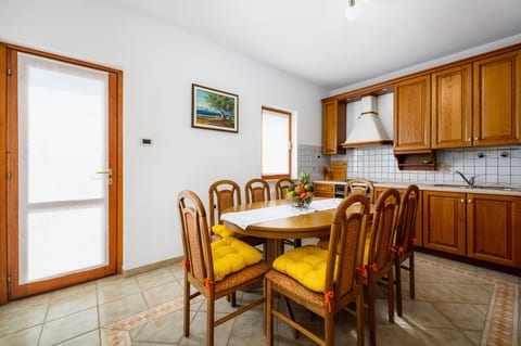 Apartment Paradiz - Unit 211610-16