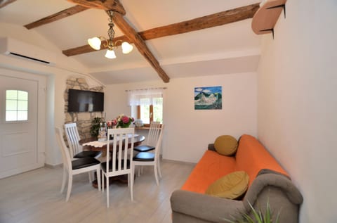 House Carlo - Unit 211613-16