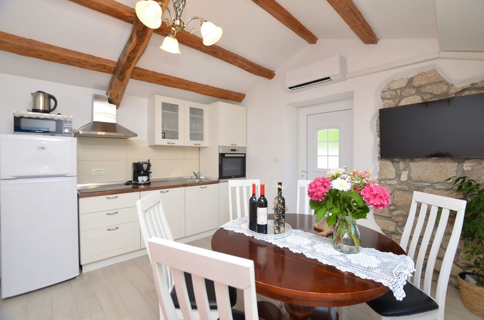 House Carlo - Unit 211613-16