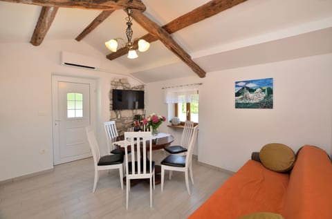 House Carlo - Unit 211613-16