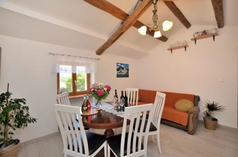 House Carlo - Unit 211613-16