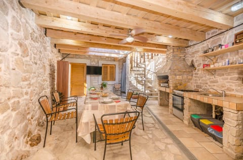House Hidden Beauty - Unit 211778-16