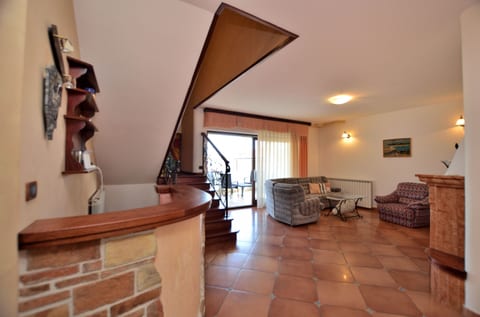 Apartment Reno - Unit 211738-16