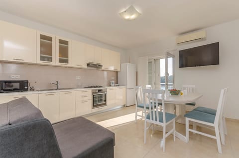 Apartment Slobodan by the sea - Unit 211745-16