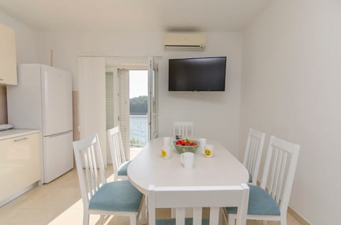 Apartment Slobodan by the sea - Unit 211745-16