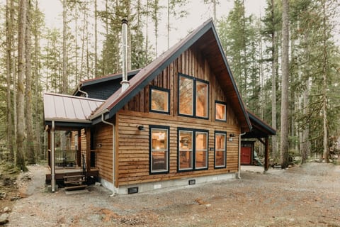 39GS - Mt Baker Lodging Cabin - Sleeps 6!