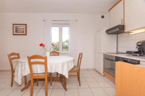 House MG - Unit 368765-13