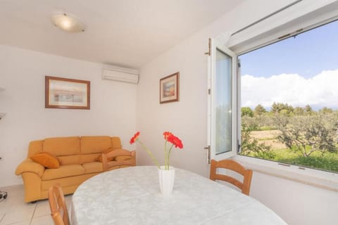 House MG - Unit 368765-13