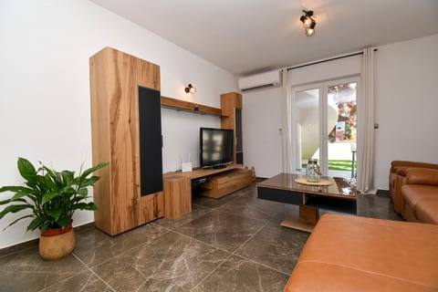 House Suzana - Unit 368924-13