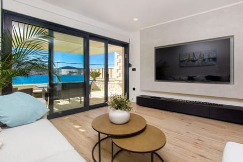 Villa Lux - Unit 368973-13