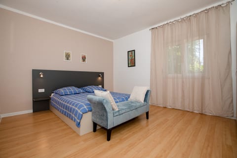 Apartments Mrijana D - Unit 369010-13