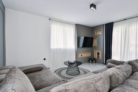 Villa Jolie - Unit 369146-13