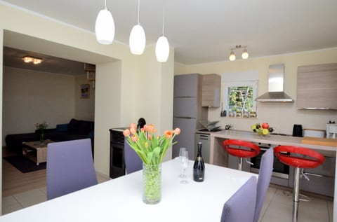 Apartment Hill - Unit 369223-13
