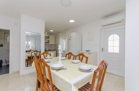 Apartment Oblutak - Unit 369238-13