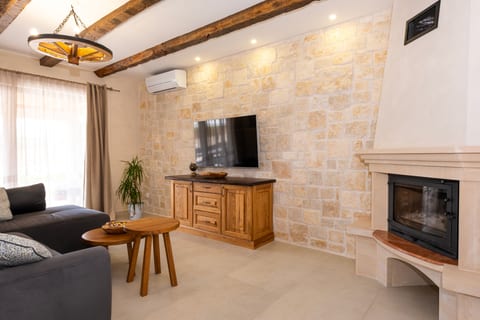 Villa Kole - Unit 369500-13