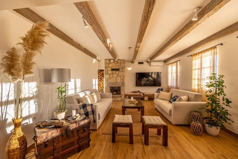Villa Hilltop - Unit 369708-13