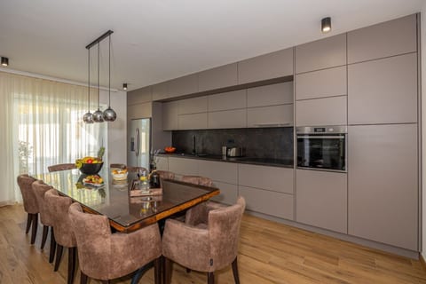 Villa Jackie - Unit 369710-13
