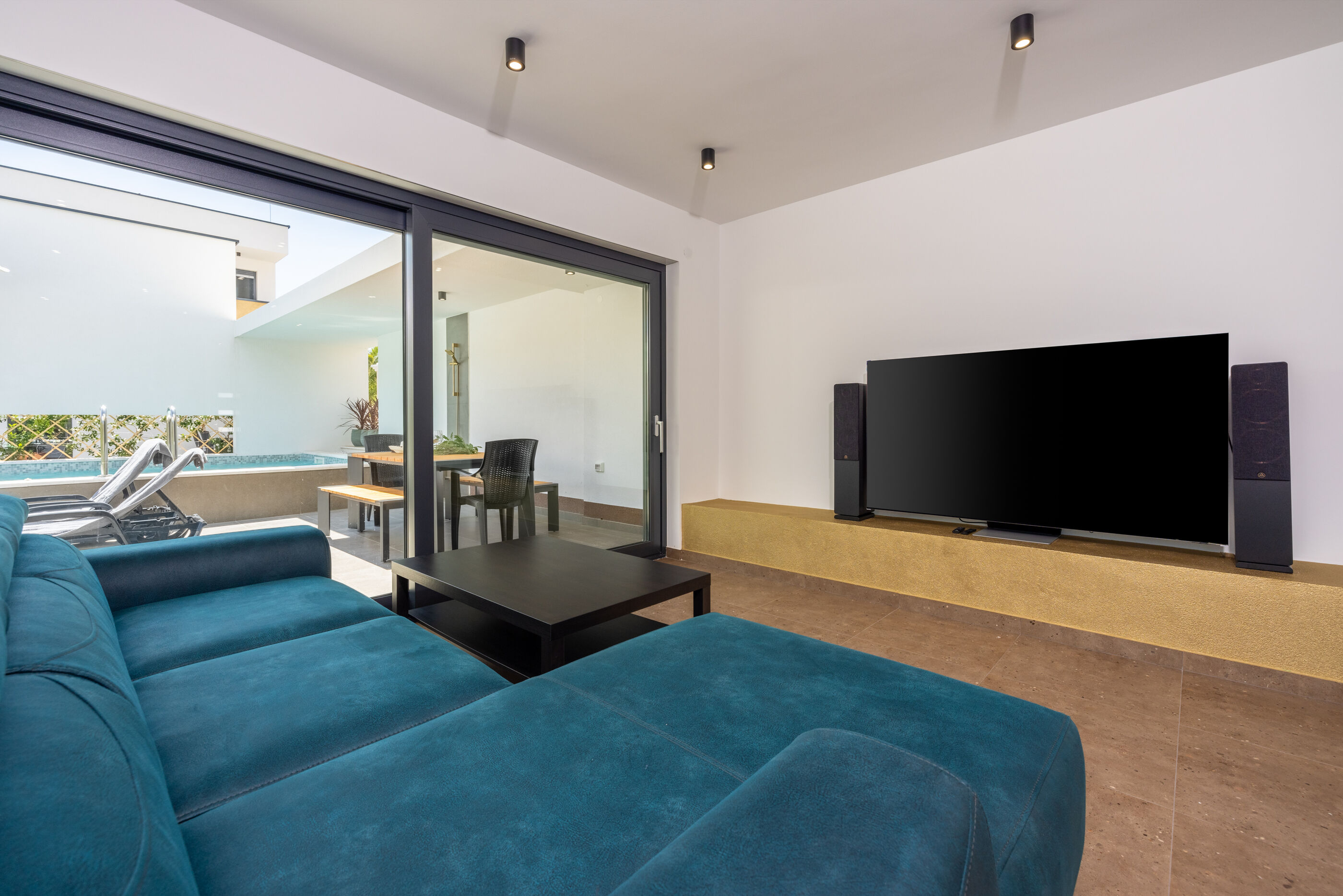 House Neptunia - Unit 369872-13