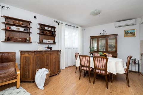 House Bany - Unit 369902-13