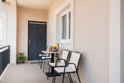 House Bany - Unit 369902-13