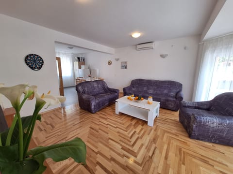 House Sanleon - Unit 369963-13