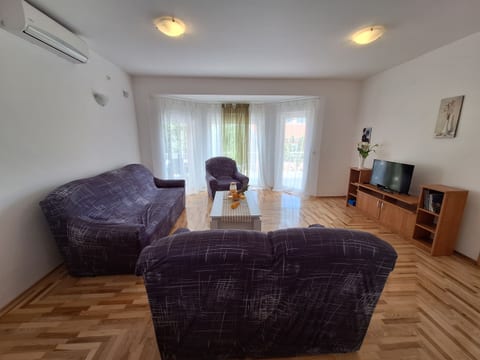House Sanleon - Unit 369963-13