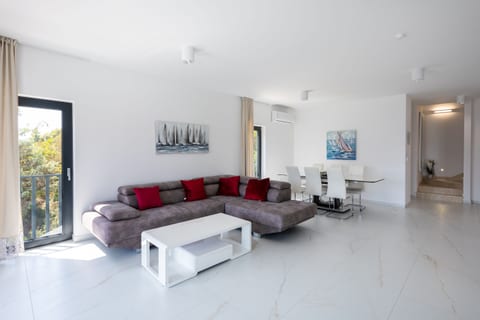 Villa Danny - Unit 369976-13