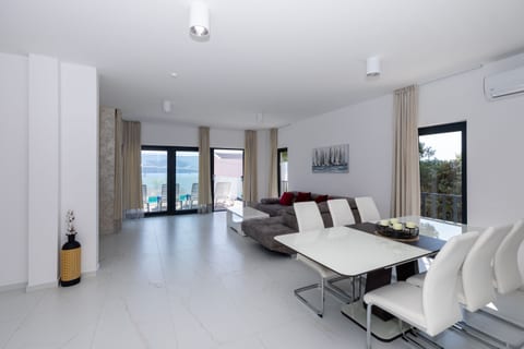 Villa Danny - Unit 369976-13