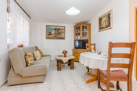 Apartment Hrg - Unit 370031-13