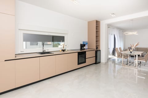 Apartment Beric - Unit 370036-13