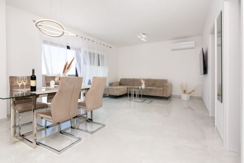 Apartment Beric - Unit 370036-13
