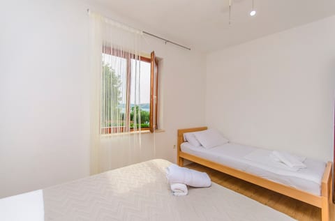Apartments Seafront Jadranka - Unit 370062-13