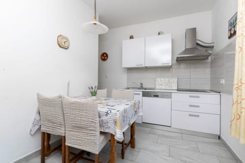 Apartments First row - Unit 370190-13
