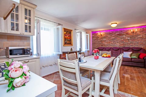 House Pelegrin - Unit 370532-13