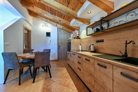 Apartments AVA - Unit 370571-13